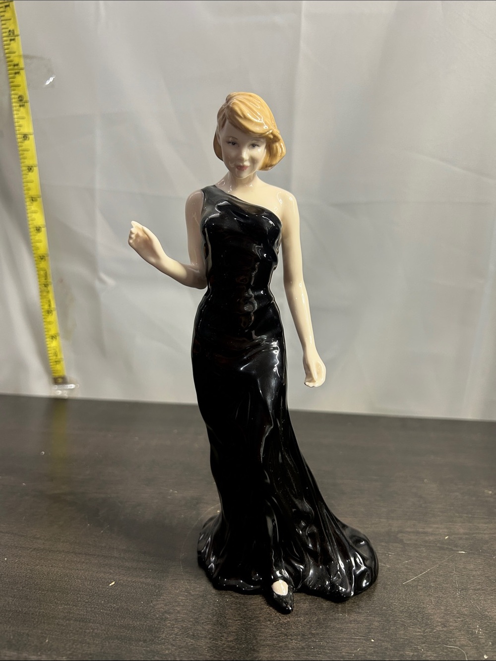Royal Doulton Nadine HN5500 Classics in Vogue Figurine